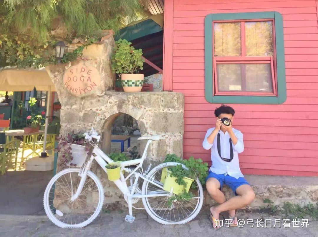 肯尼亚游泳选手轻松游刃，笑看一切的简单介绍