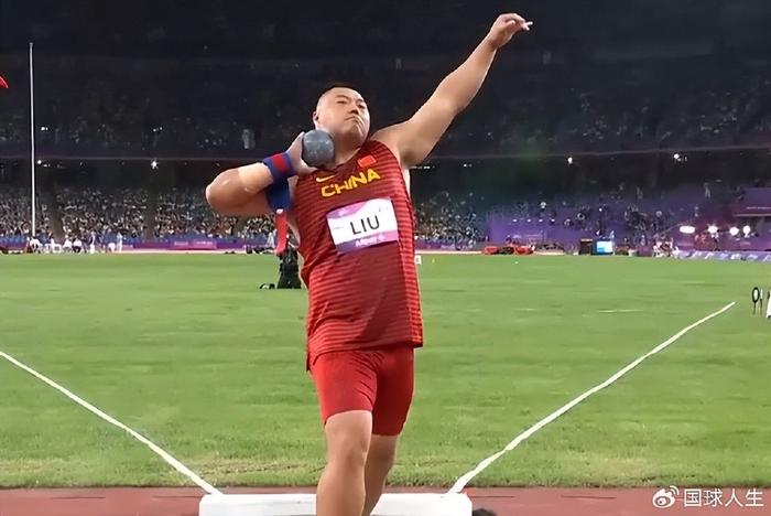 叱咤风云！中国运动员登上领奖台