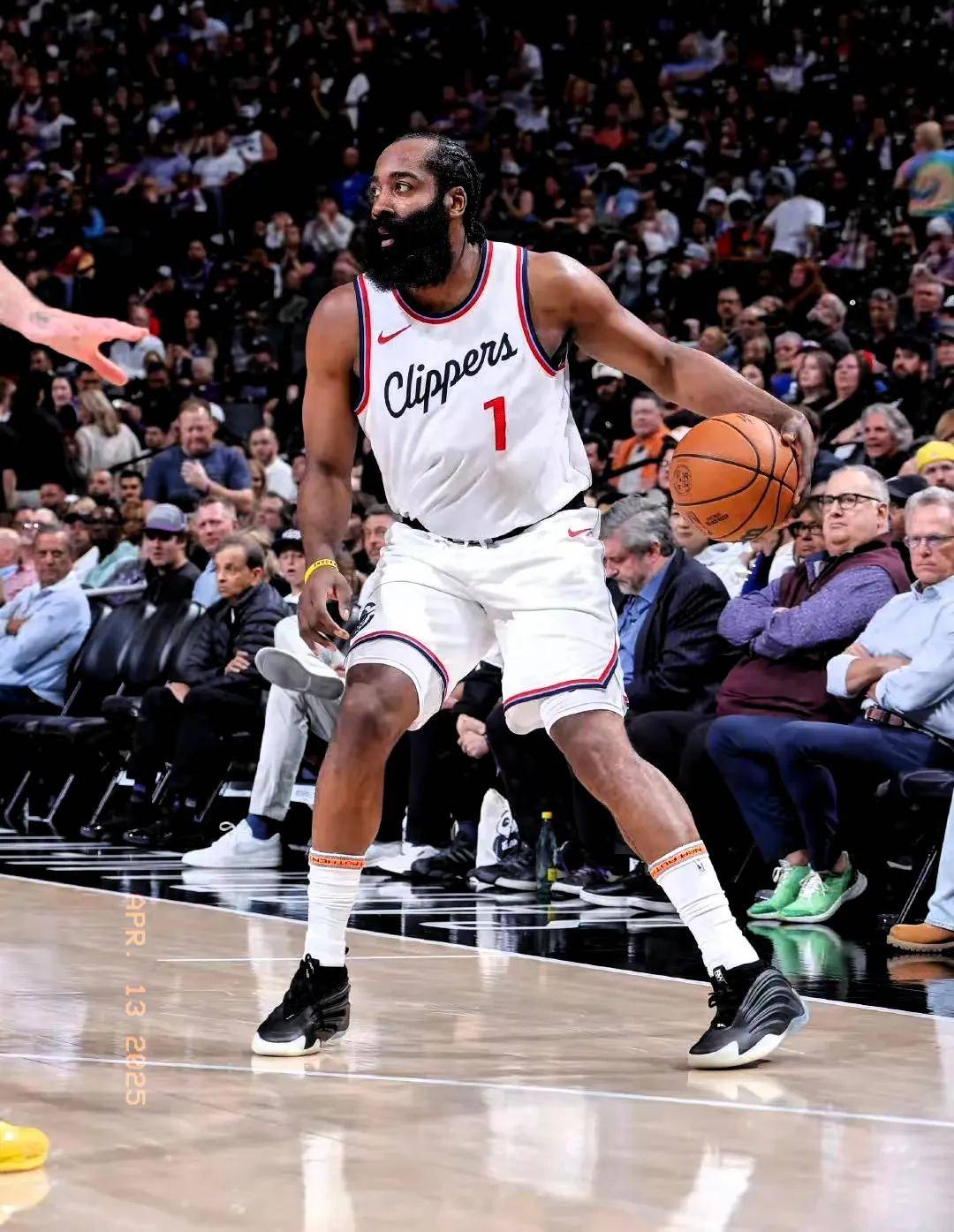 曼城遭遇勇士险胜，NBA局势紧张