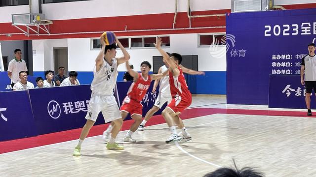 关于篮球青年锦标赛赛场精彩纷呈，新星异军突起的信息