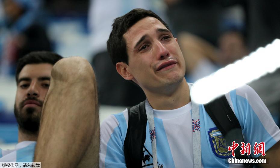 游泳传奇谢幕，球迷泪洒赛场