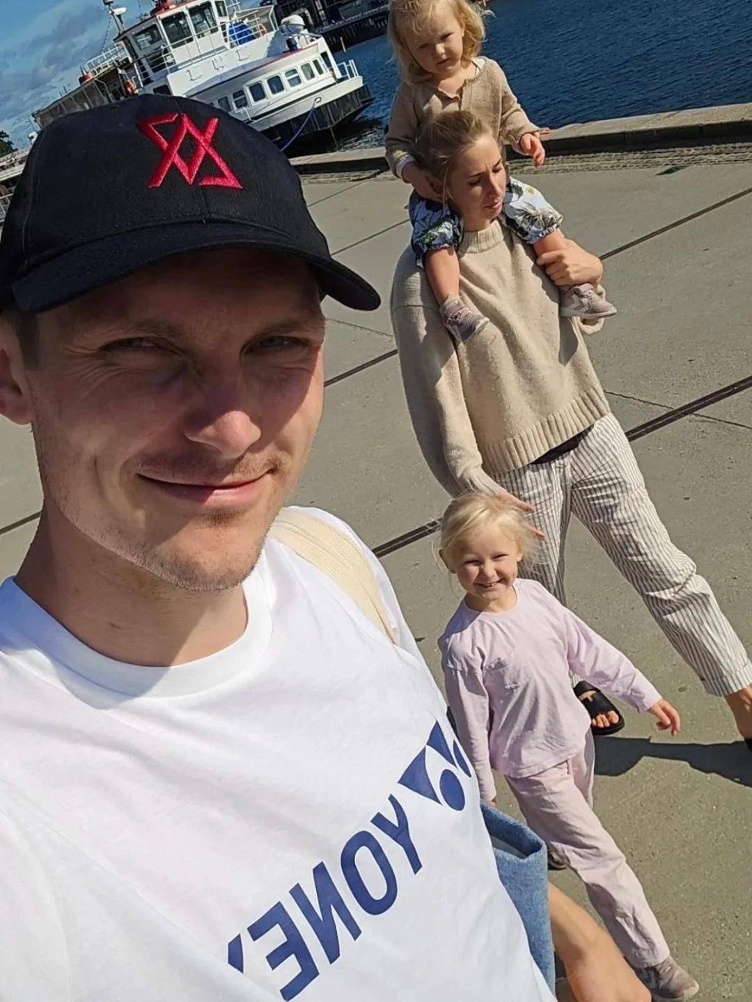 英格兰羽毛球队碾压丹麦羽毛球队，安赛龙统治全场的简单介绍