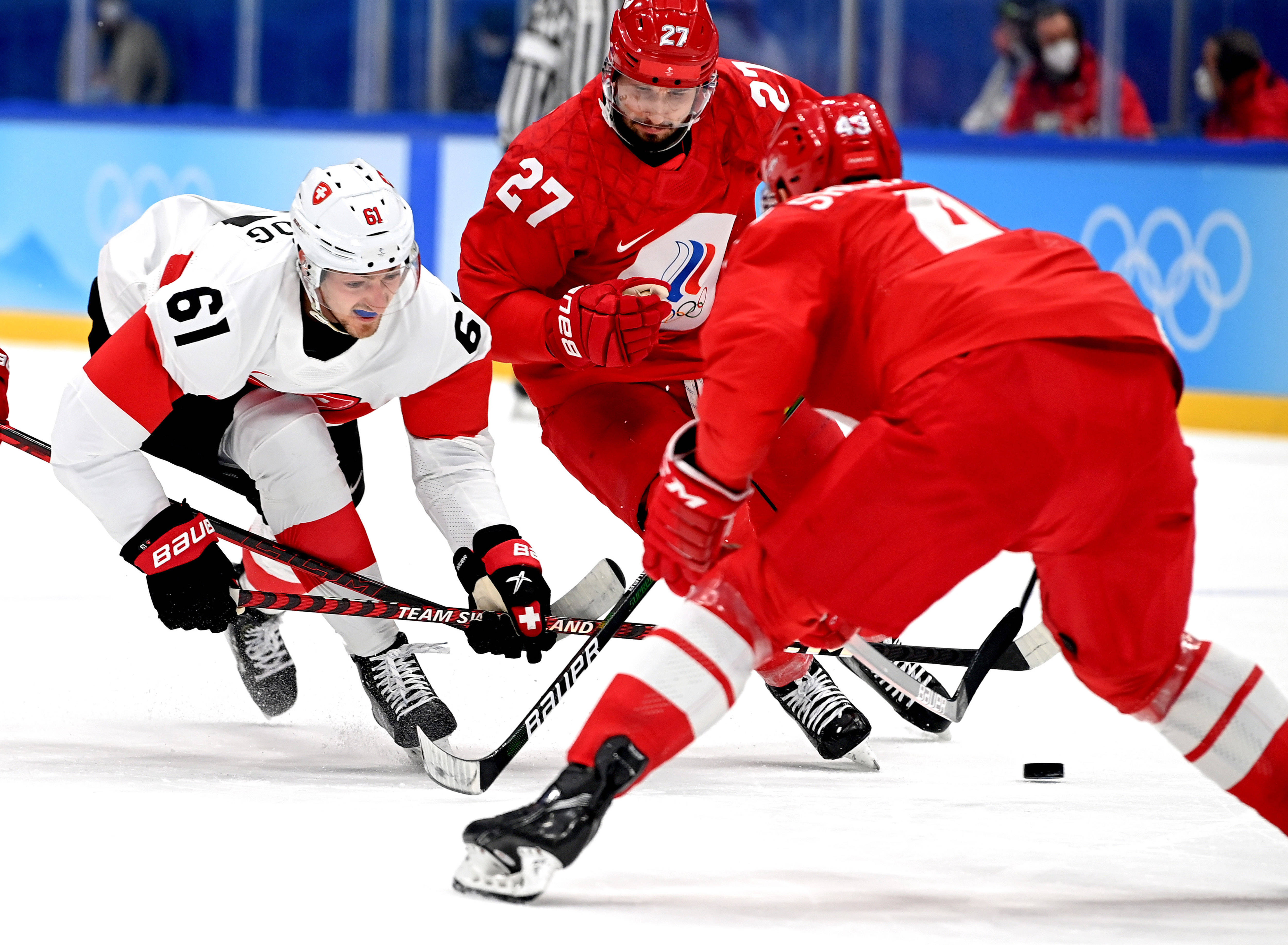 一场经典之战!冰球点燃球迷热情 一场经典之战!冰球点燃球迷热情