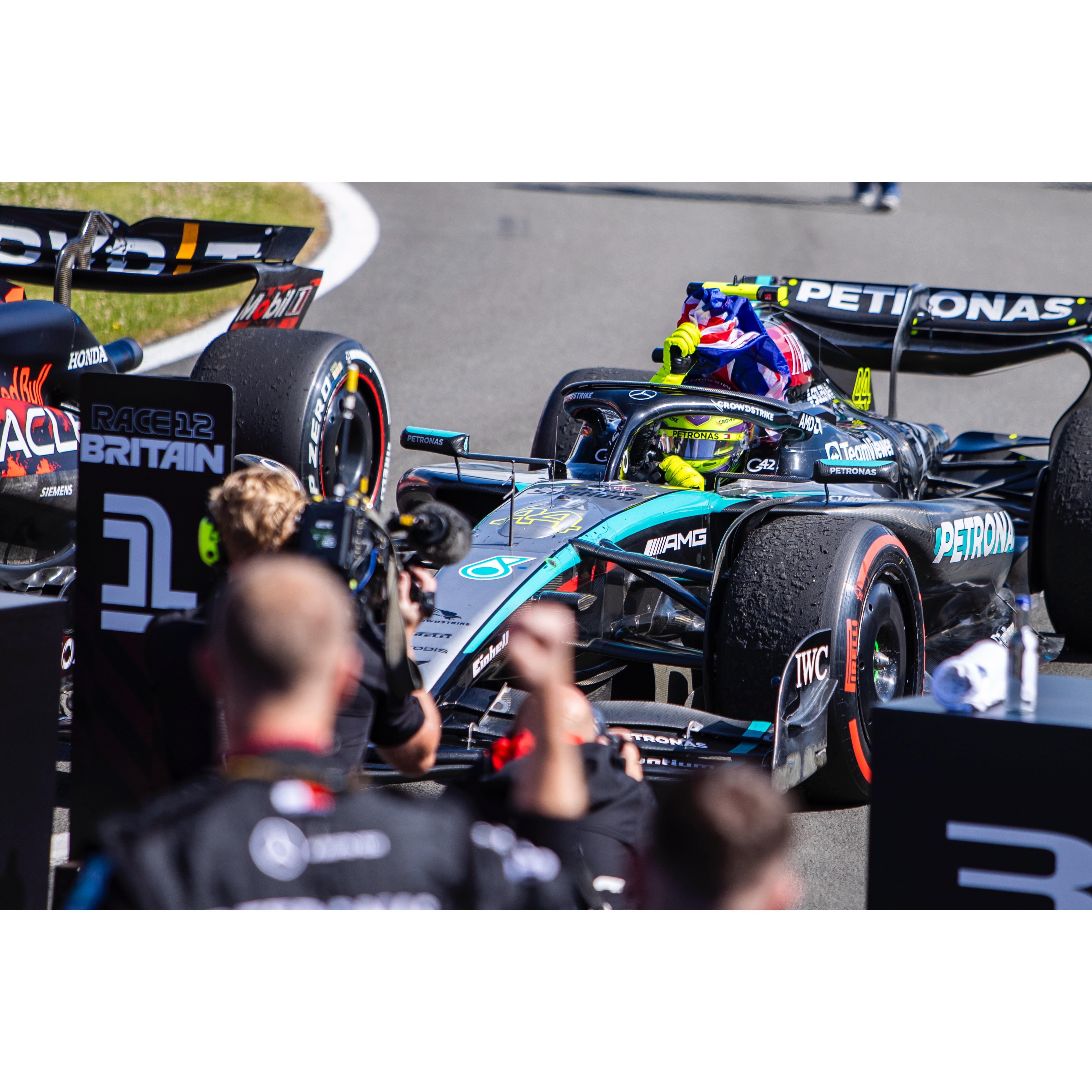 哈斯车队力克法拉利，汉密尔顿扛起全队