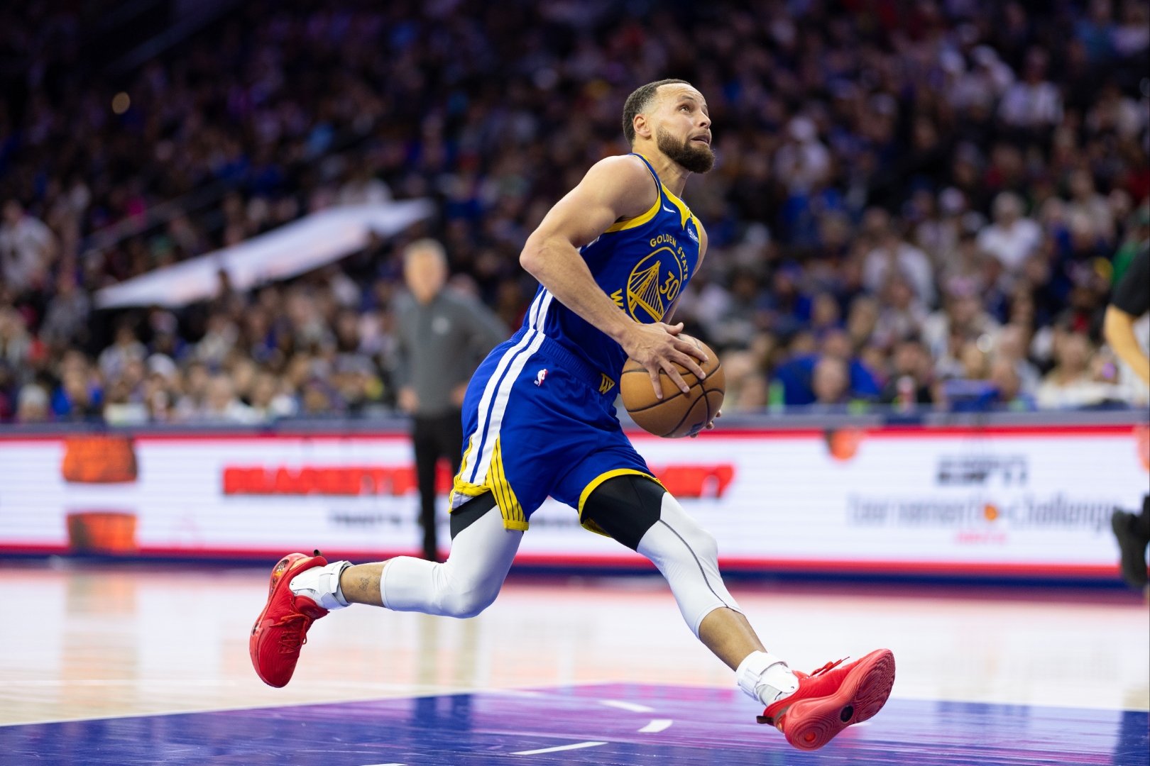 山西队逆转篮网，库里高光表现