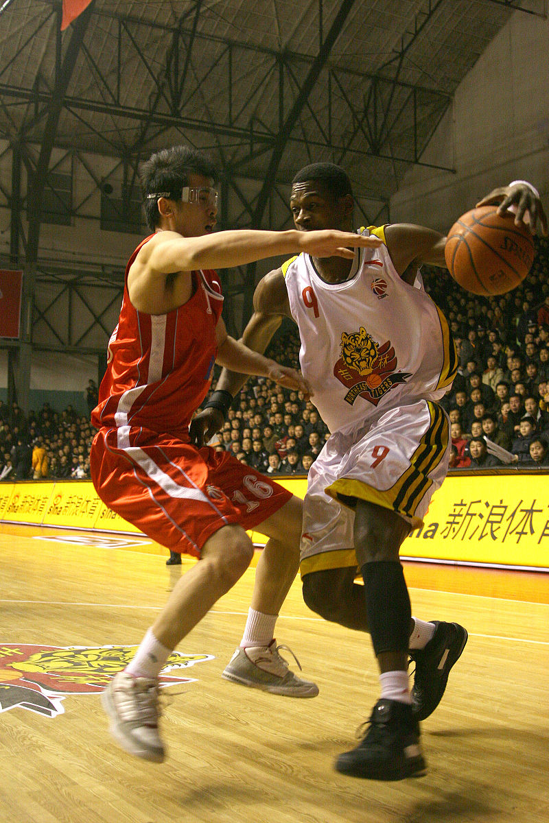 篮板高手震撼表现,助球队取胜 篮板高手震撼表现,助球队取胜