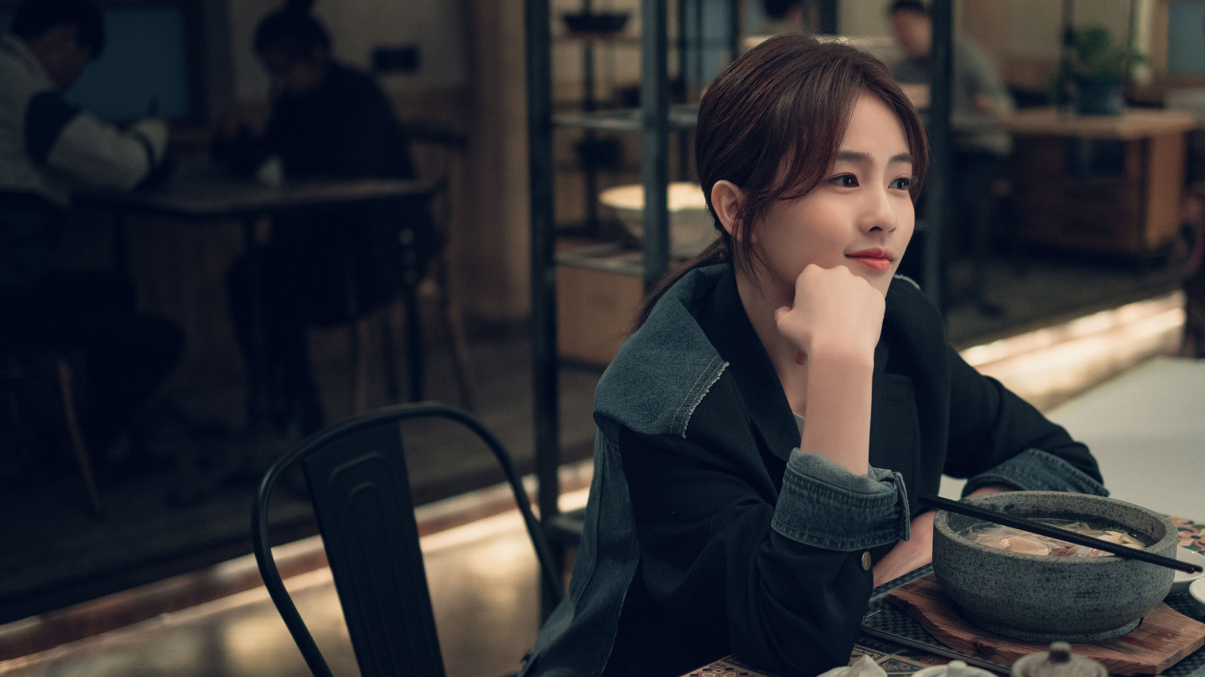 篮球之夜双星闪耀，热火险胜开拓者，贝恩欧冠半决赛接管比赛