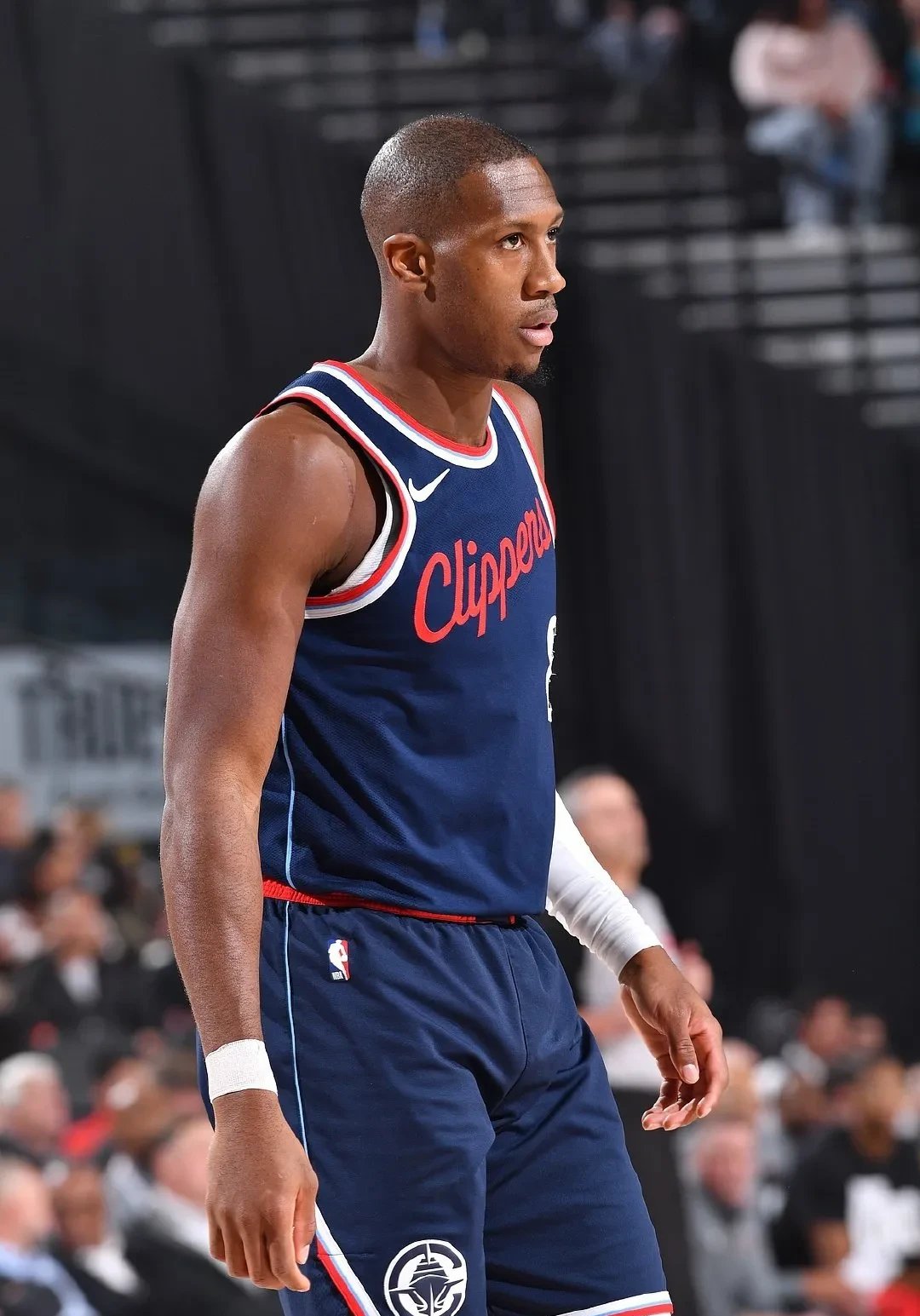 骑士强势拿下快船，恩比德在德甲争冠战接管比赛