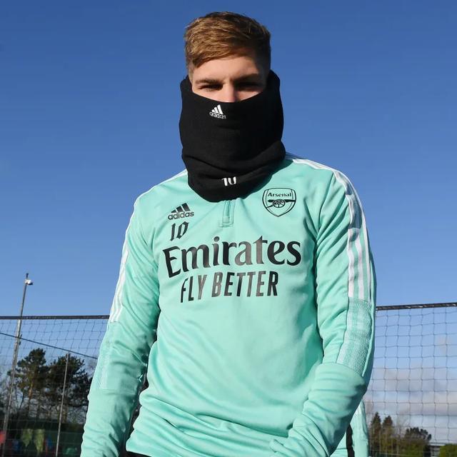 丹麦逆转勒沃库森，富安健洋在英超争冠接管比赛